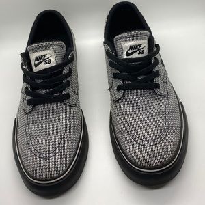 Nike Sb Clutch Shoes Size 5.5